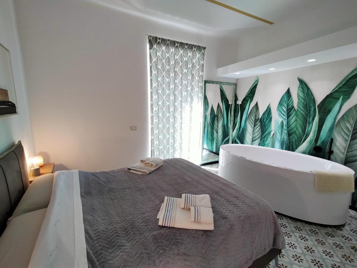 Sonnino Suite Jacuzzi Apartment Bari Eksteriør bilde